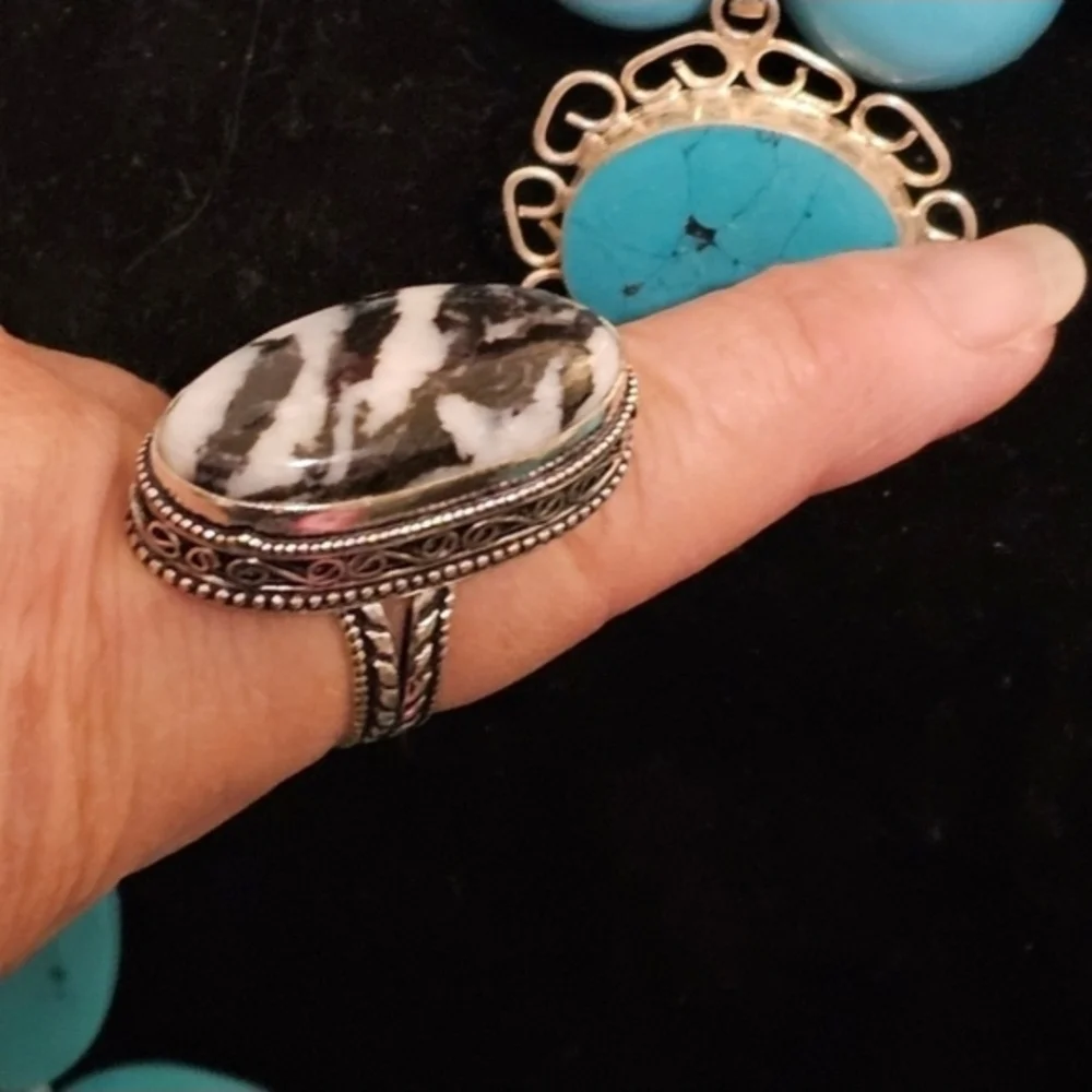 White Buffalo Turquoise Ring represents innocence, purity, and strength - Picture 2 of 6